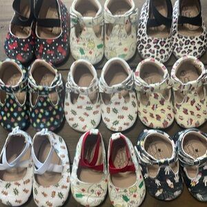 9 pairs of new/used leather shoes like monkey feet.
Size 3